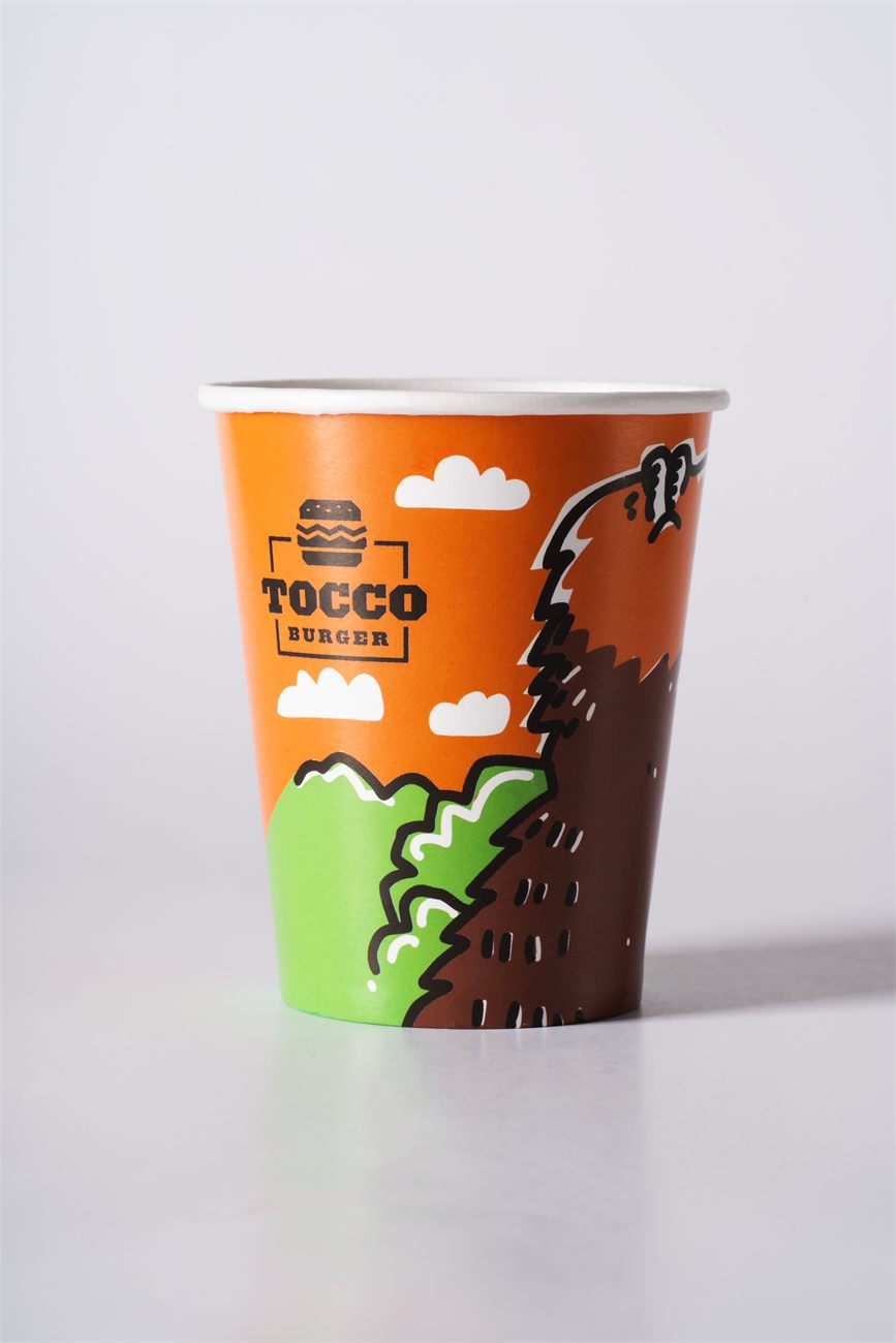 Copo de papel personalizado com ilustração colorida para a marca Tocco Burger